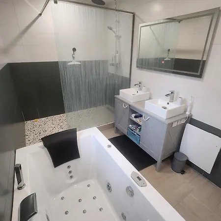 Magnifique Avec Piscine Villa *